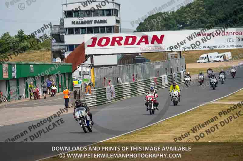 Vintage motorcycle club;eventdigitalimages;mallory park;mallory park trackday photographs;no limits trackdays;peter wileman photography;trackday digital images;trackday photos;vmcc festival 1000 bikes photographs